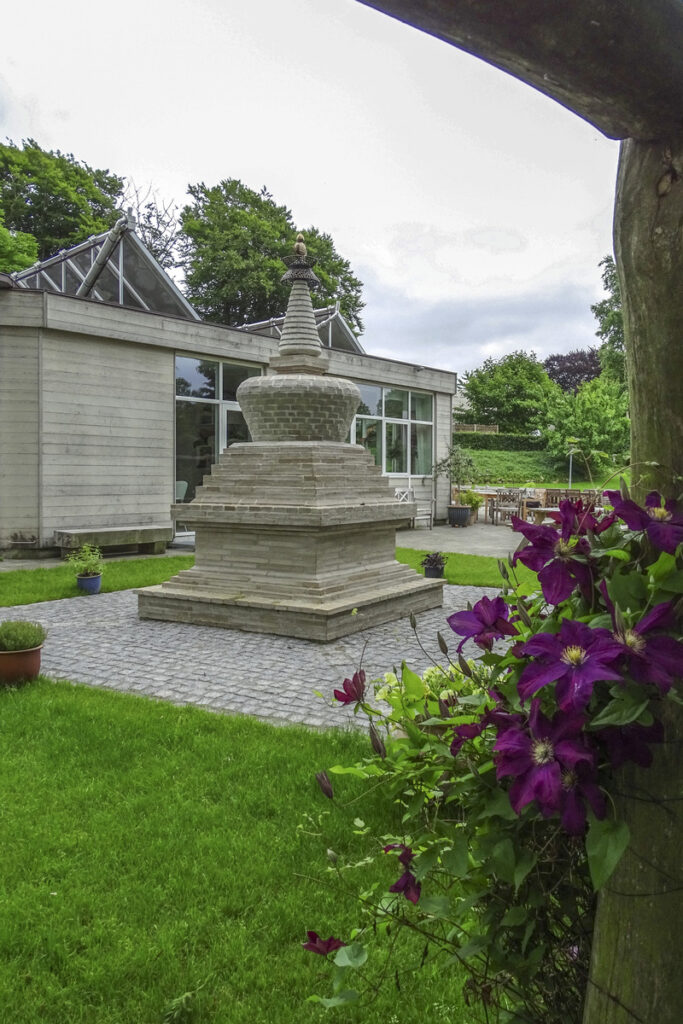 Her ser man et flot billede af stupaen på Tigerens Rede.